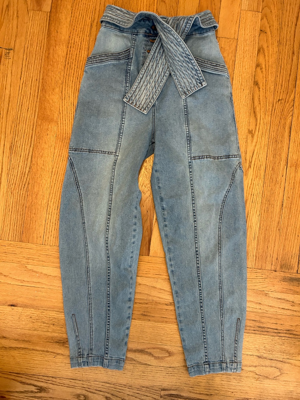 UIla Johnson High-Waist Light Blue Women’s Jeans with Tie Belt